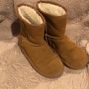 Ugg Kookaburra boots size 4